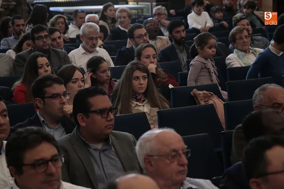 Foto 5 - Alumnos de Enfermer&iacute;a y Teolog&iacute;a de la Pontificia celebran su ceremonia de graduaci&oacute;n  