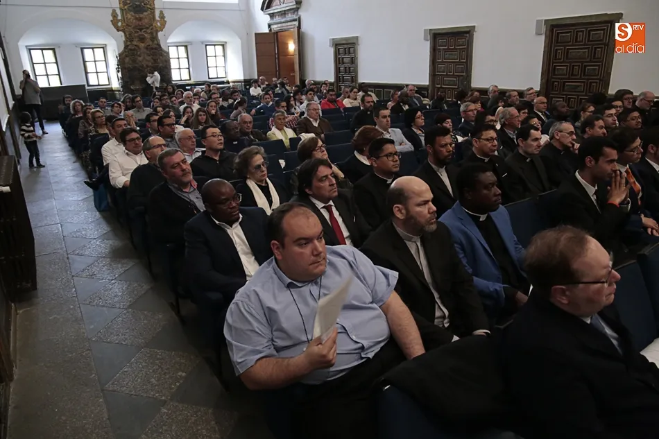 Foto 4 - Alumnos de Enfermer&iacute;a y Teolog&iacute;a de la Pontificia celebran su ceremonia de graduaci&oacute;n  