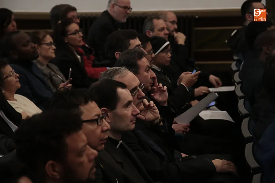 Foto 3 - Alumnos de Enfermer&iacute;a y Teolog&iacute;a de la Pontificia celebran su ceremonia de graduaci&oacute;n  
