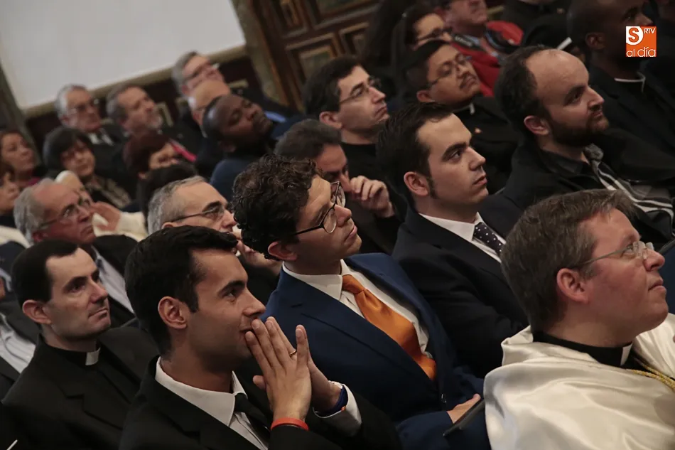 Foto 2 - Alumnos de Enfermer&iacute;a y Teolog&iacute;a de la Pontificia celebran su ceremonia de graduaci&oacute;n  