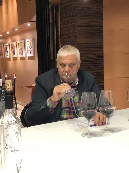 Foto 5 - Raro 2011: Un vino redondo, de corte moderno, altamente expresivo y que invita a beber  