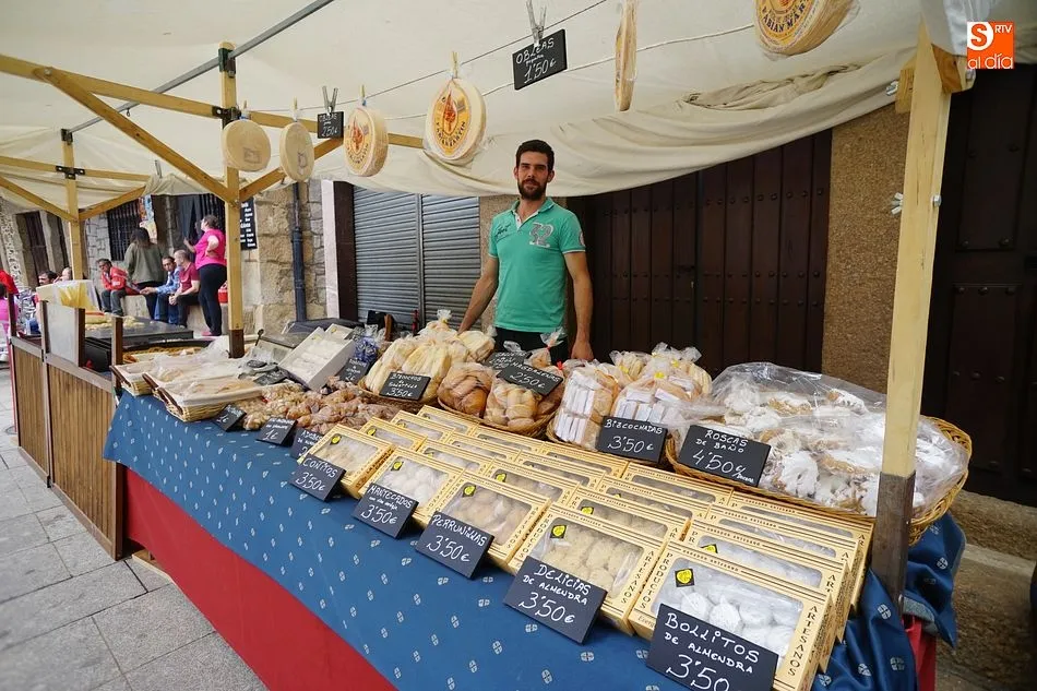 Foto 4 - La gastronom&iacute;a llena de animaci&oacute;n las calles de Sotoserrano