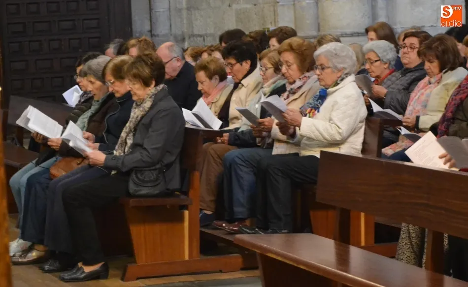 Foto 4 - Buena asistencia de fieles un a&ntilde;o m&aacute;s al tradicional Rosario de la Aurora  