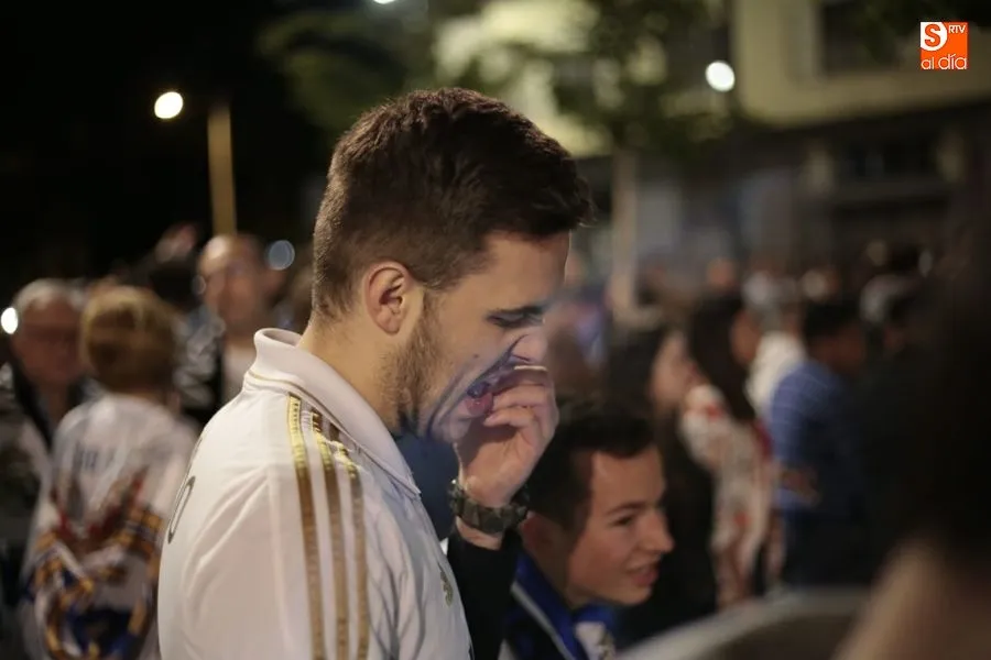 Foto 10 - Los aficionados salmantinos del Real Madrid siguen la decimotercera con intensidad