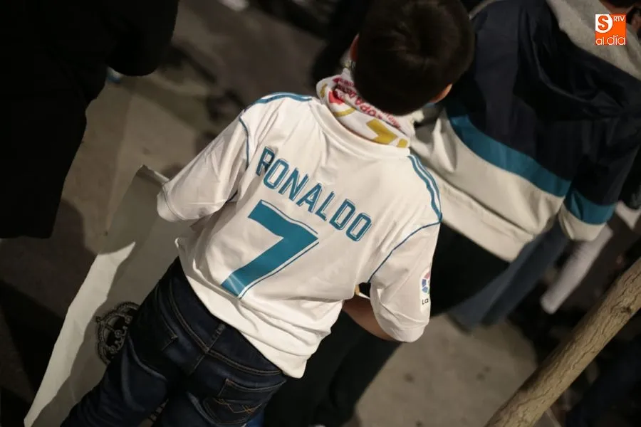 Foto 8 - Los aficionados salmantinos del Real Madrid siguen la decimotercera con intensidad