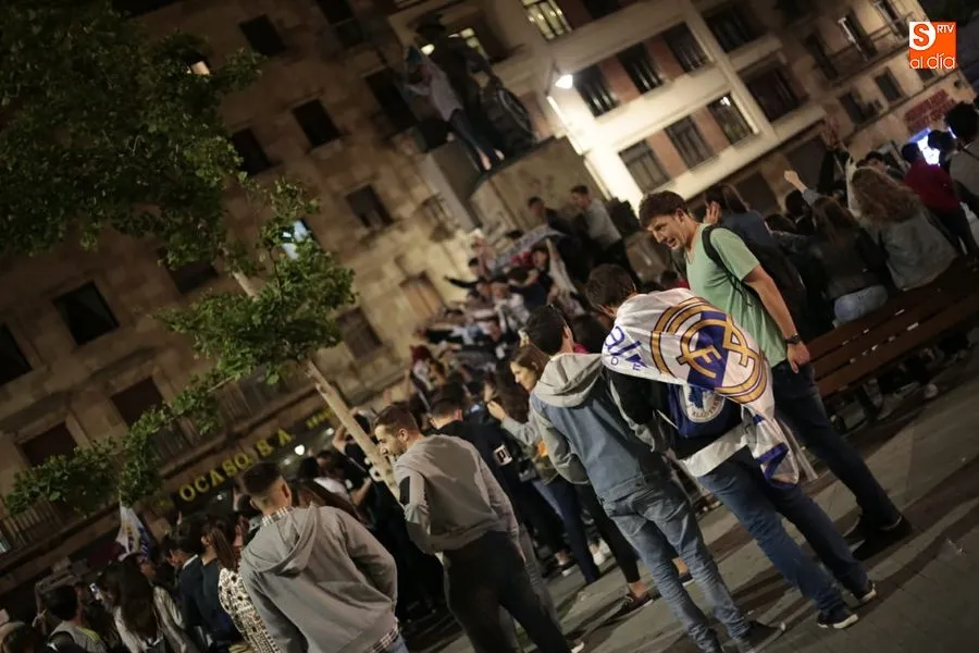 Foto 6 - Los aficionados salmantinos del Real Madrid siguen la decimotercera con intensidad