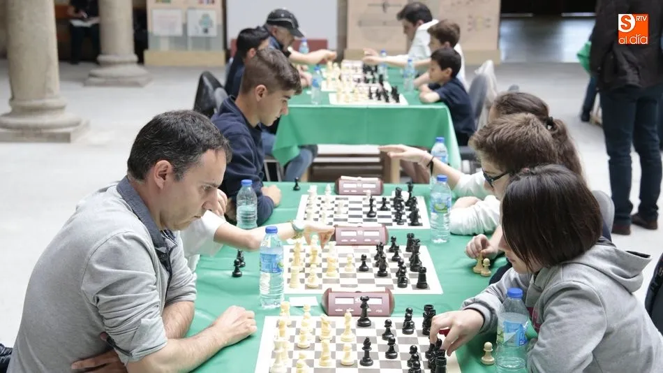 Un instante de la competición con varias partidas simultáneas. Fotos: Alejandro López