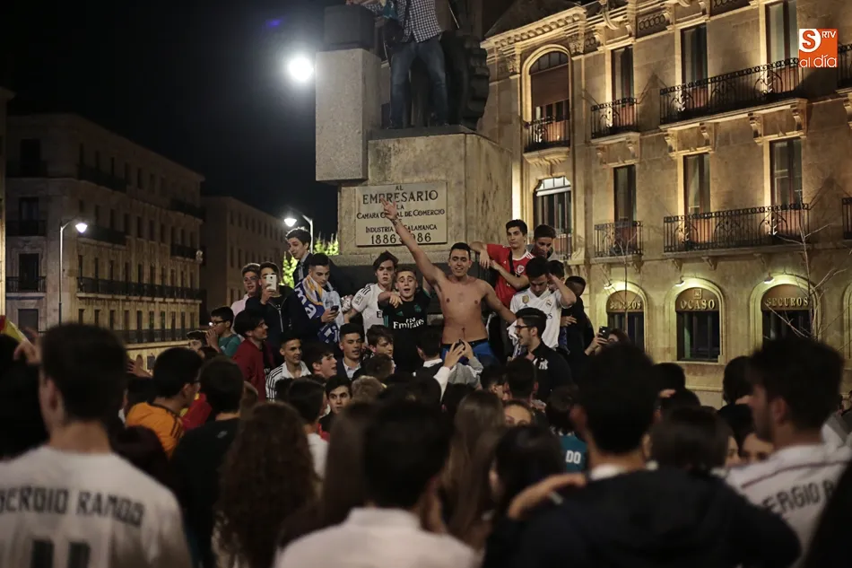 Foto 10 - Y Salamanca se echa a la calle para celebrar el t&iacute;tulo del Real Madrid en la Champions
