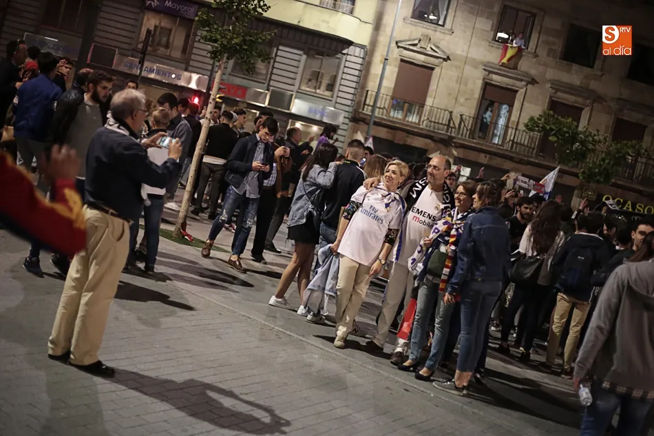 Foto 8 - Y Salamanca se echa a la calle para celebrar el t&iacute;tulo del Real Madrid en la Champions