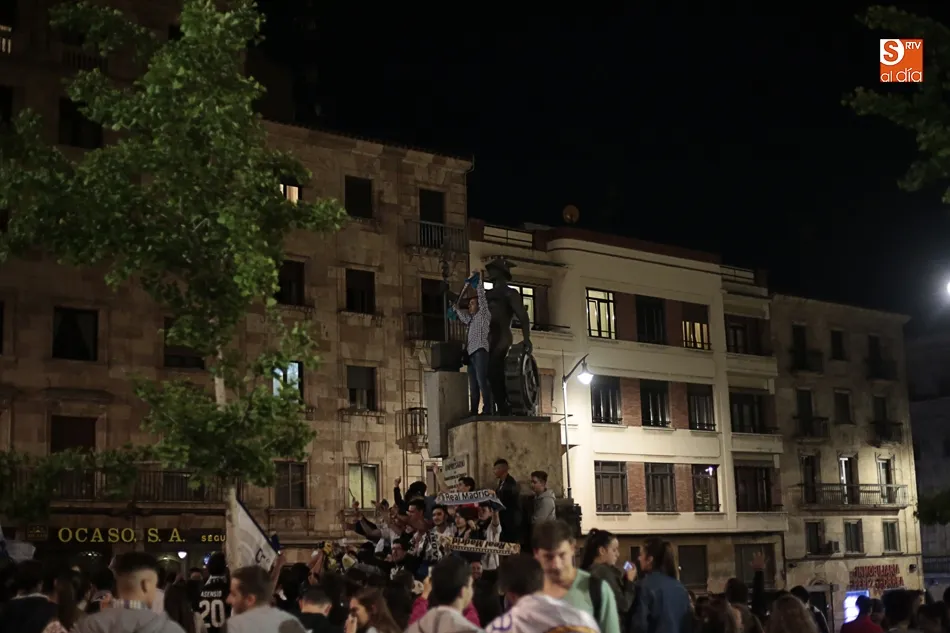 Foto 6 - Y Salamanca se echa a la calle para celebrar el t&iacute;tulo del Real Madrid en la Champions