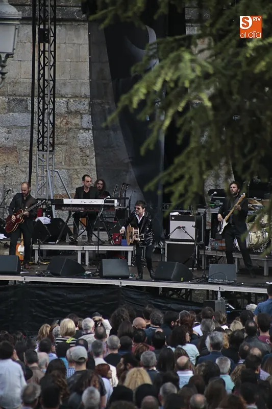 Foto 5 - Salamanca recibe el concierto m&aacute;s art&iacute;stico, estil&iacute;stico y sentimental de Coque Malla  