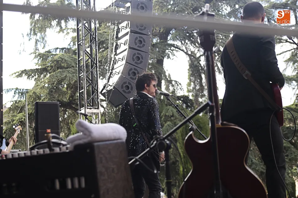 Foto 2 - Salamanca recibe el concierto m&aacute;s art&iacute;stico, estil&iacute;stico y sentimental de Coque Malla  
