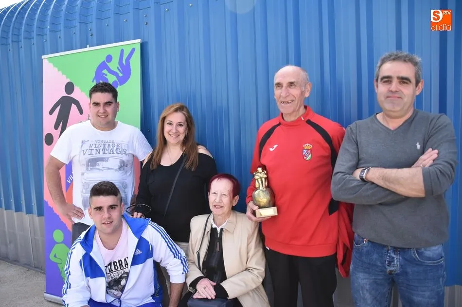 Foto 5 - El CD Villares pone un broche de oro festivo para terminar la temporada