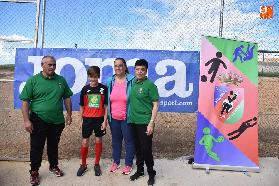 Foto 4 - El CD Villares pone un broche de oro festivo para terminar la temporada