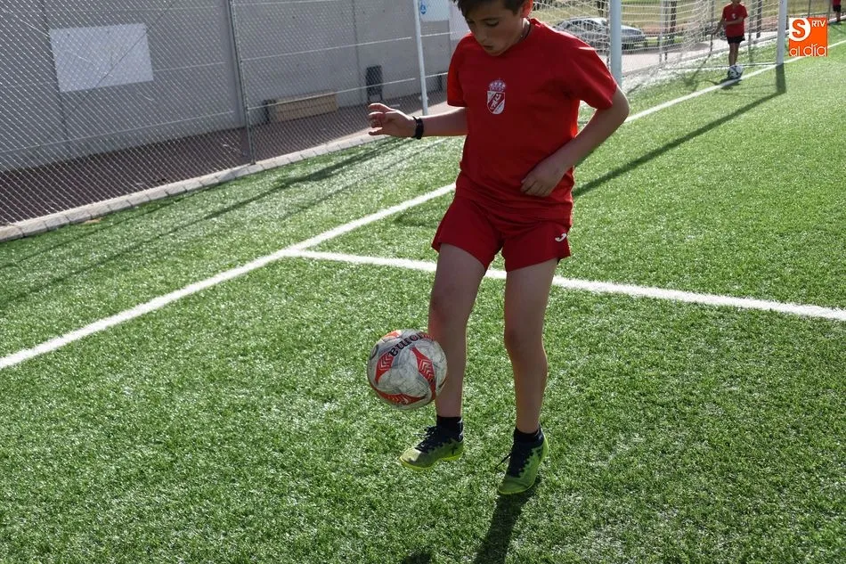 Foto 2 - El CD Villares pone un broche de oro festivo para terminar la temporada