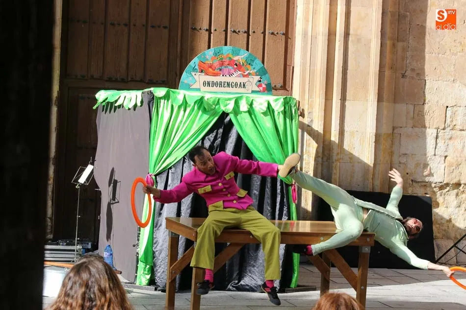 Foto 10 - La compa&ntilde;&iacute;a Ziruka Zirkus llena las calles de Salamanca de humor y diversi&oacute;n  