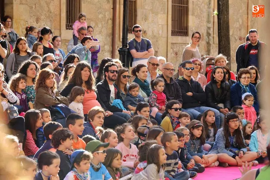 Foto 5 - La compa&ntilde;&iacute;a Ziruka Zirkus llena las calles de Salamanca de humor y diversi&oacute;n  