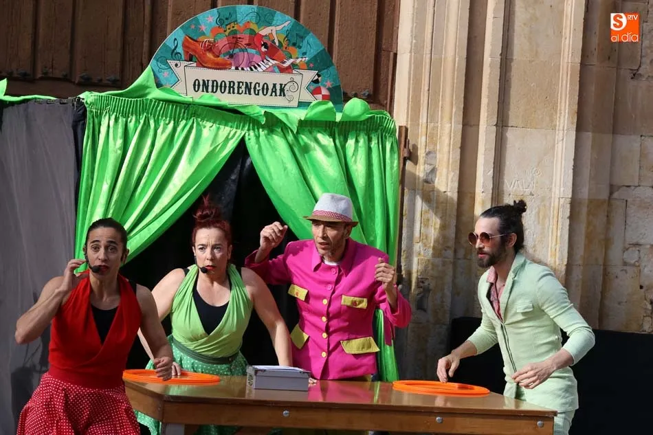 Foto 4 - La compa&ntilde;&iacute;a Ziruka Zirkus llena las calles de Salamanca de humor y diversi&oacute;n  