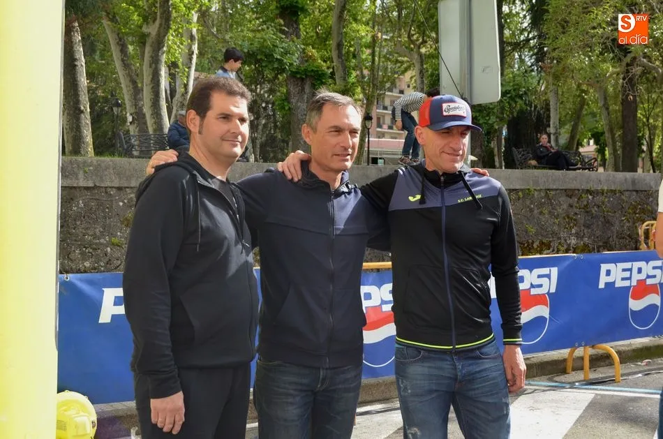 Foto 7 - Alrededor de 1.100 ciclistas toman la salida en la Marcha Bedelalsa  