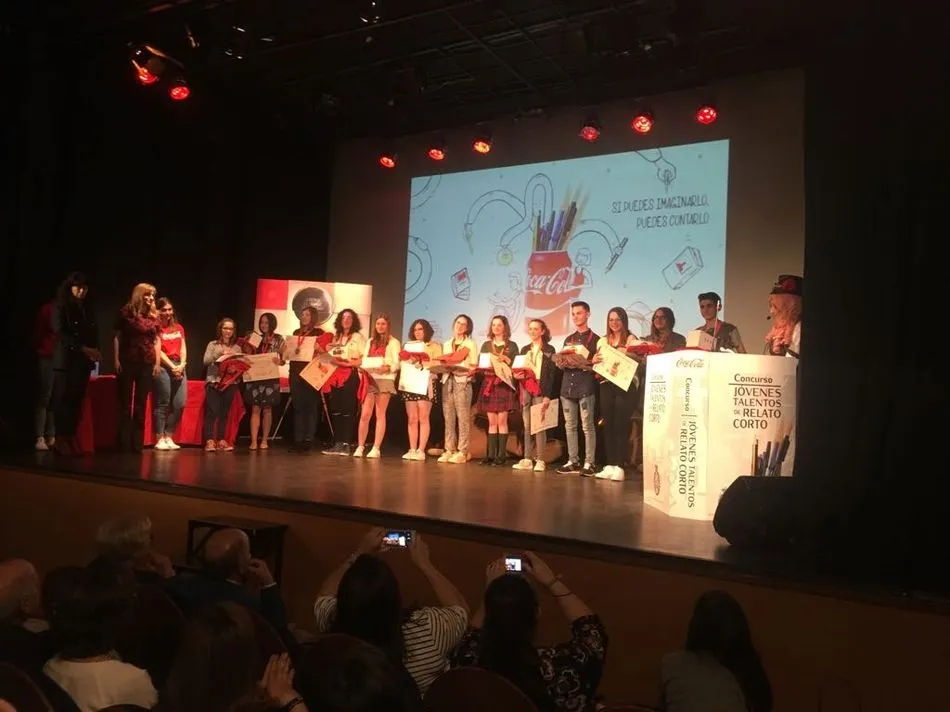 Foto 4 - Maribel Mart&iacute;nez L&aacute;zaro recoge el premio provincial de J&oacute;venes Talentos en Relatos Cortos  