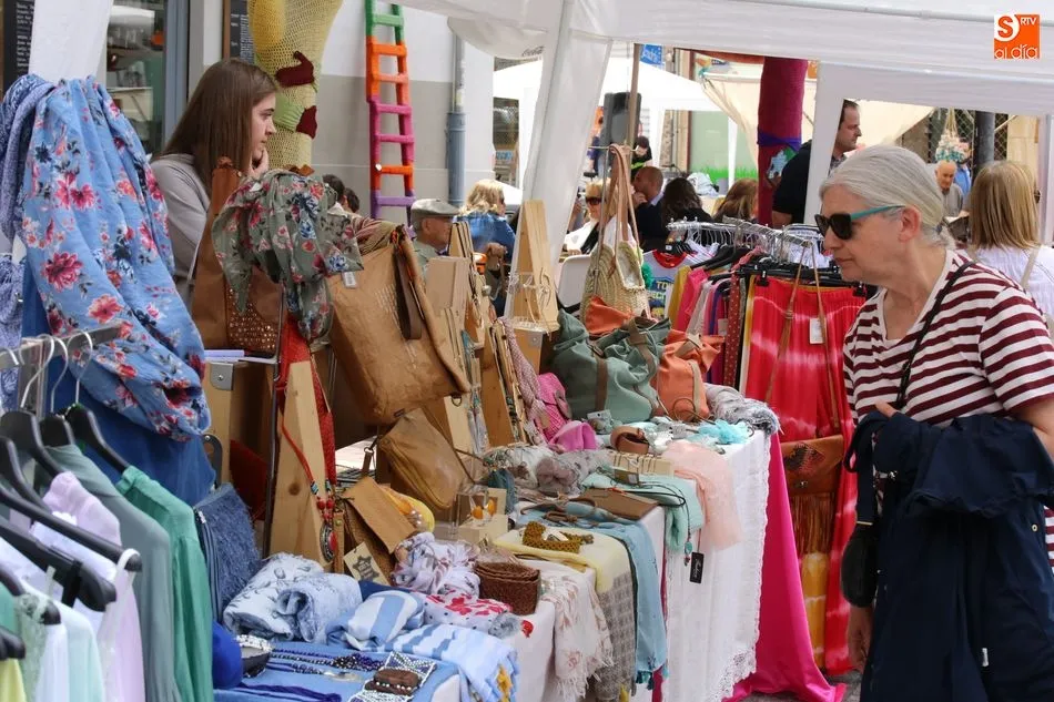 Foto 3 - Un nuevo mercadillo anima las calles del Barrio del Oeste