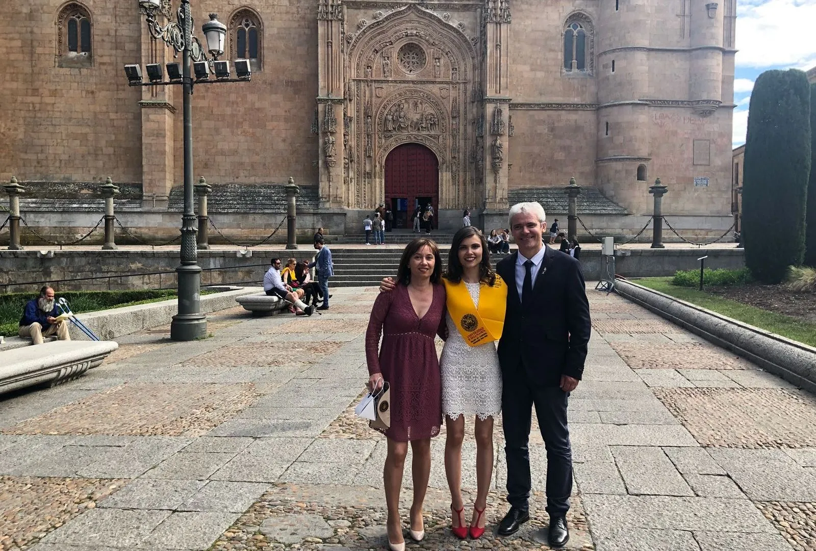 Foto 2 - La joven mirobrigense Sonia Alonso Marcos se grad&uacute;a en Medicina  
