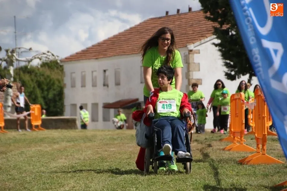 Foto 9 - &Aacute;ngel Guti&eacute;rrez, Guti, y Pilar &Aacute;lvarez se imponen en la V Carrera Solidaria San Jer&oacute;nimo