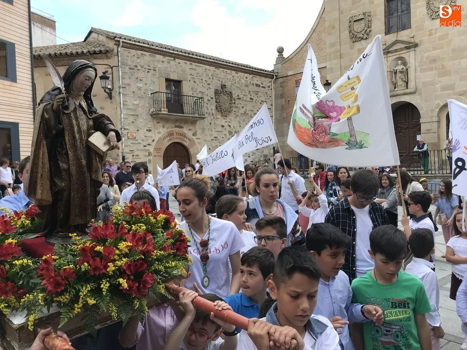 Foto 2 - Fieles a Santa Teresa, desde chiquititos