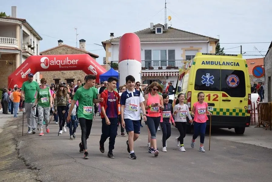 Foto 11 - Isabel Almaraz y Javier Rom&aacute;n, vencedores en la Carrera Popular de Vega de Tirados  