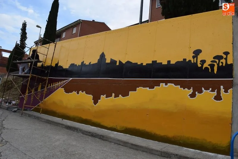 Foto 4 - Provincia Creativa embellece con una pintura mural el acceso a las viviendas sociales