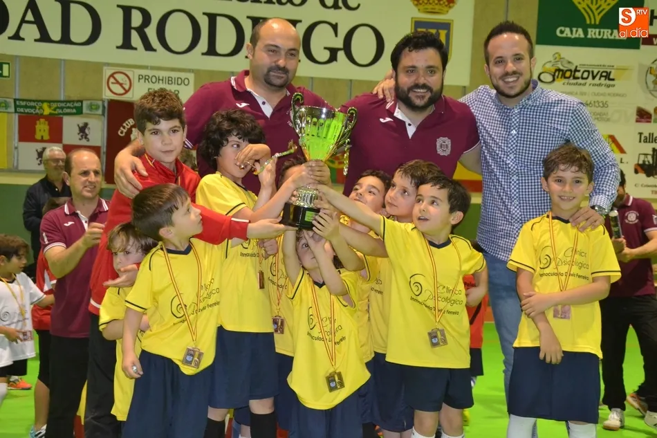 Foto 11 - El equipo de Motoval se adjudica la gran fiesta del f&uacute;tbol sala de los m&aacute;s peque&ntilde;os  