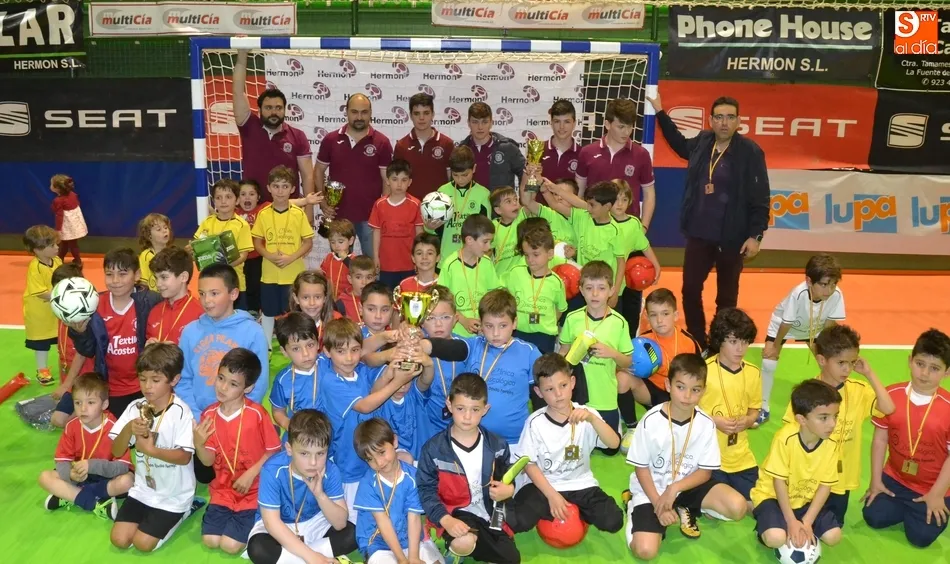 Foto 9 - El equipo de Motoval se adjudica la gran fiesta del f&uacute;tbol sala de los m&aacute;s peque&ntilde;os  