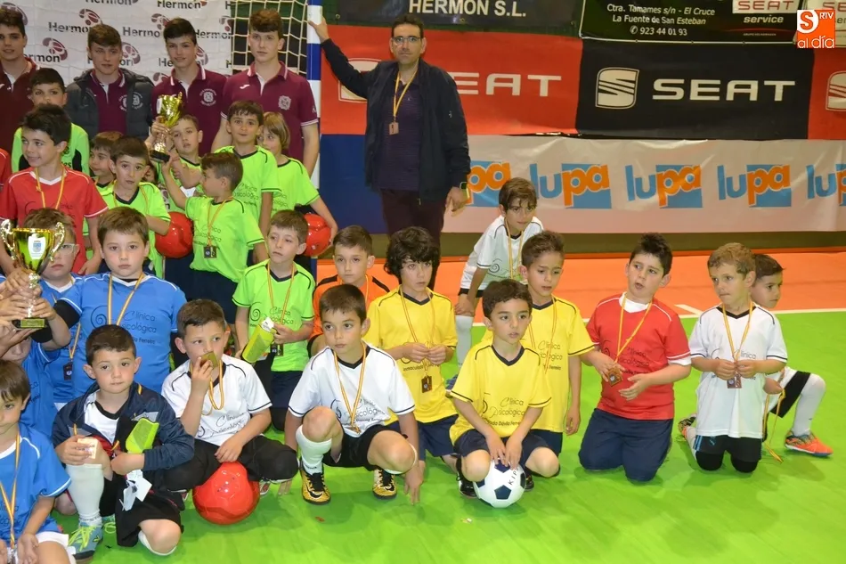 Foto 5 - El equipo de Motoval se adjudica la gran fiesta del f&uacute;tbol sala de los m&aacute;s peque&ntilde;os  