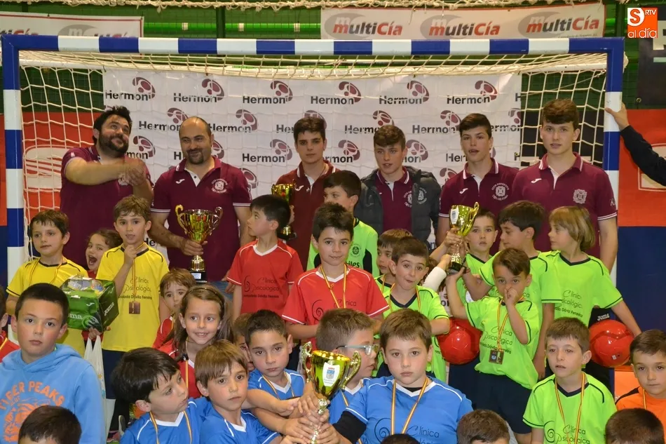 Foto 4 - El equipo de Motoval se adjudica la gran fiesta del f&uacute;tbol sala de los m&aacute;s peque&ntilde;os  