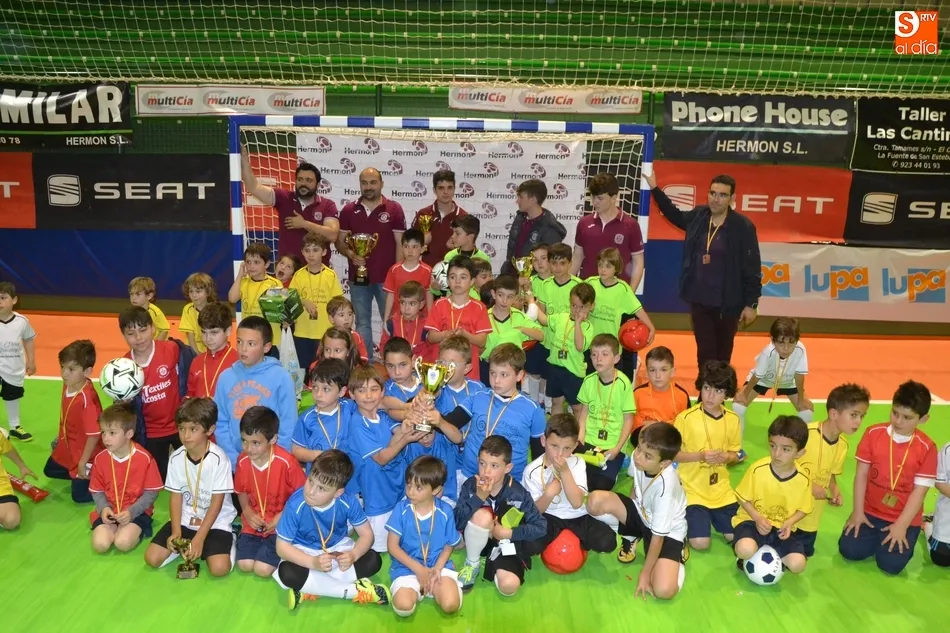 Foto 3 - El equipo de Motoval se adjudica la gran fiesta del f&uacute;tbol sala de los m&aacute;s peque&ntilde;os  