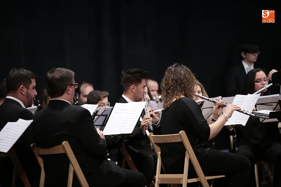 Foto 10 - La banda de m&uacute;sica de Alba de Tormes inicia el programa de actividades en homenaje al D&iacute;a de la...