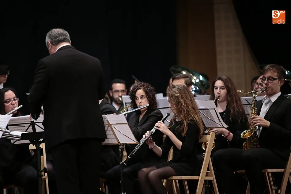 Foto 9 - La banda de m&uacute;sica de Alba de Tormes inicia el programa de actividades en homenaje al D&iacute;a de la...