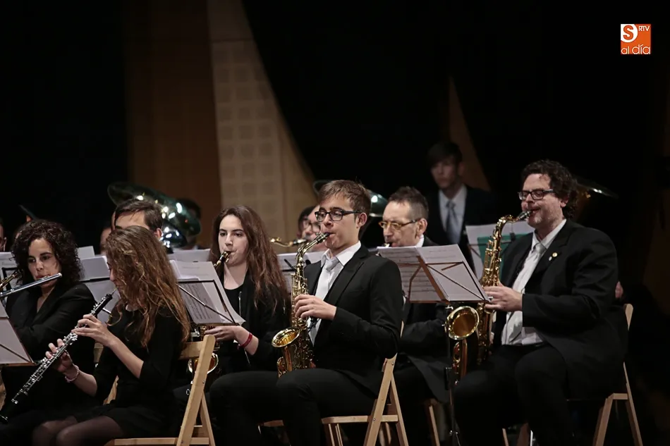 Foto 7 - La banda de m&uacute;sica de Alba de Tormes inicia el programa de actividades en homenaje al D&iacute;a de la...