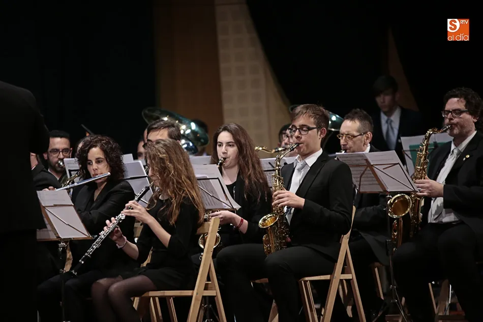 Foto 6 - La banda de m&uacute;sica de Alba de Tormes inicia el programa de actividades en homenaje al D&iacute;a de la...