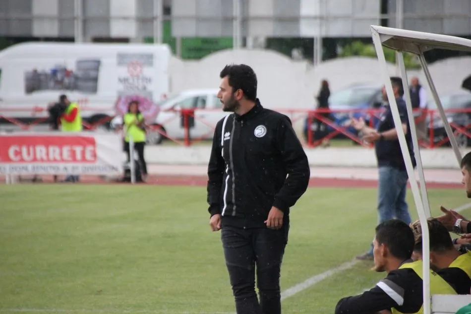 Foto 9 - El sue&ntilde;o de la Segunda B tendr&aacute; que esperar para Unionistas, que asiste al ascenso del Don Benito ...