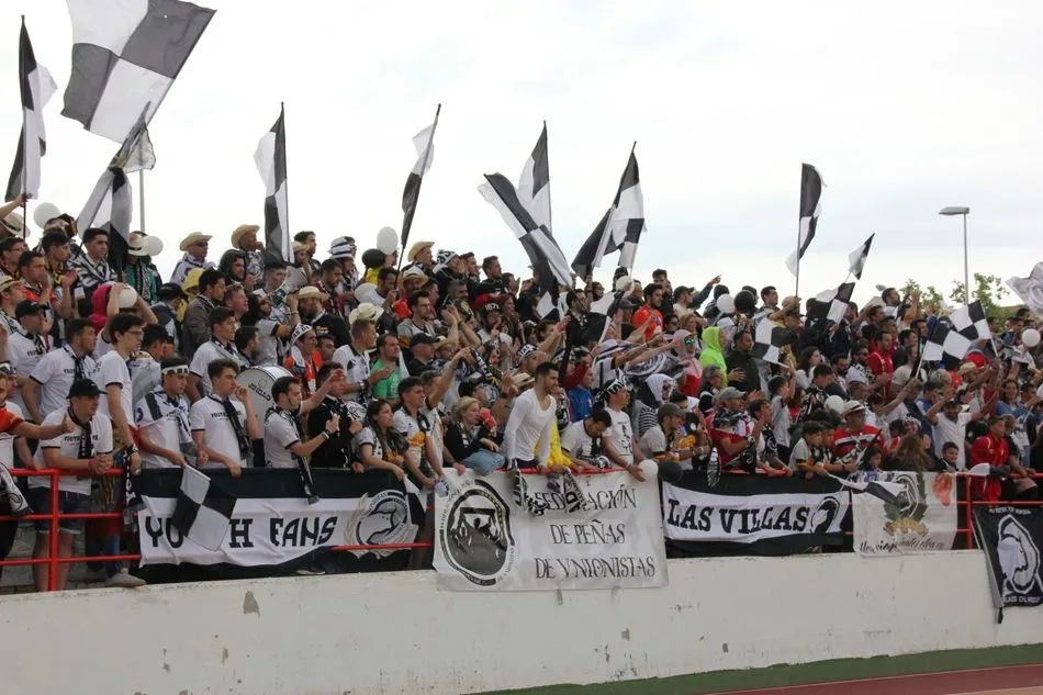 Foto 8 - El sue&ntilde;o de la Segunda B tendr&aacute; que esperar para Unionistas, que asiste al ascenso del Don Benito ...