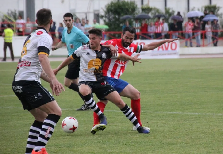 Foto 2 - El sue&ntilde;o de la Segunda B tendr&aacute; que esperar para Unionistas, que asiste al ascenso del Don Benito ...