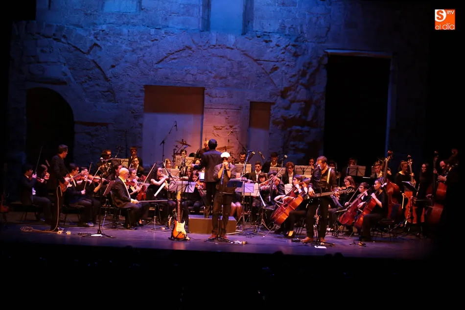Foto 6 - Baden Bah pone el broche de oro al F&Aacute;CYL con su concierto&nbsp;sinf&oacute;nico  