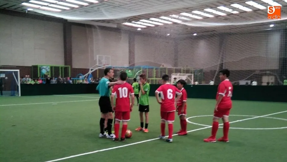 Foto 4 - &Eacute;xito de participaci&oacute;n en el III Soccer Indoor del Torneo Solidario con Aviva