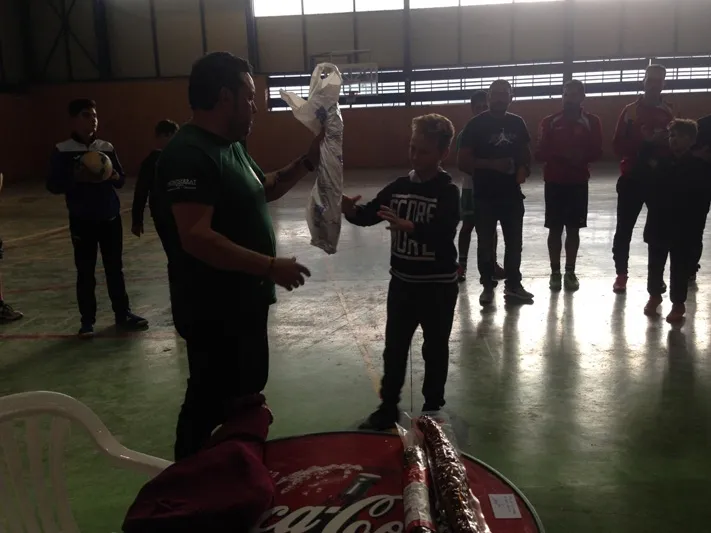 Foto 5 - Una decena de equipos participan en un animado II Torneo de F&uacute;tbol Sala organizado por los...