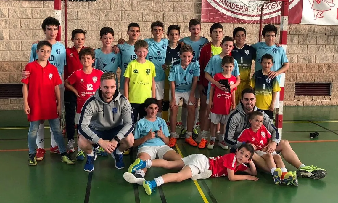 Foto 2 - El III Infantil vence con comodidad en Copa al equipo ante el cual se proclam&oacute; campe&oacute;n de Liga  