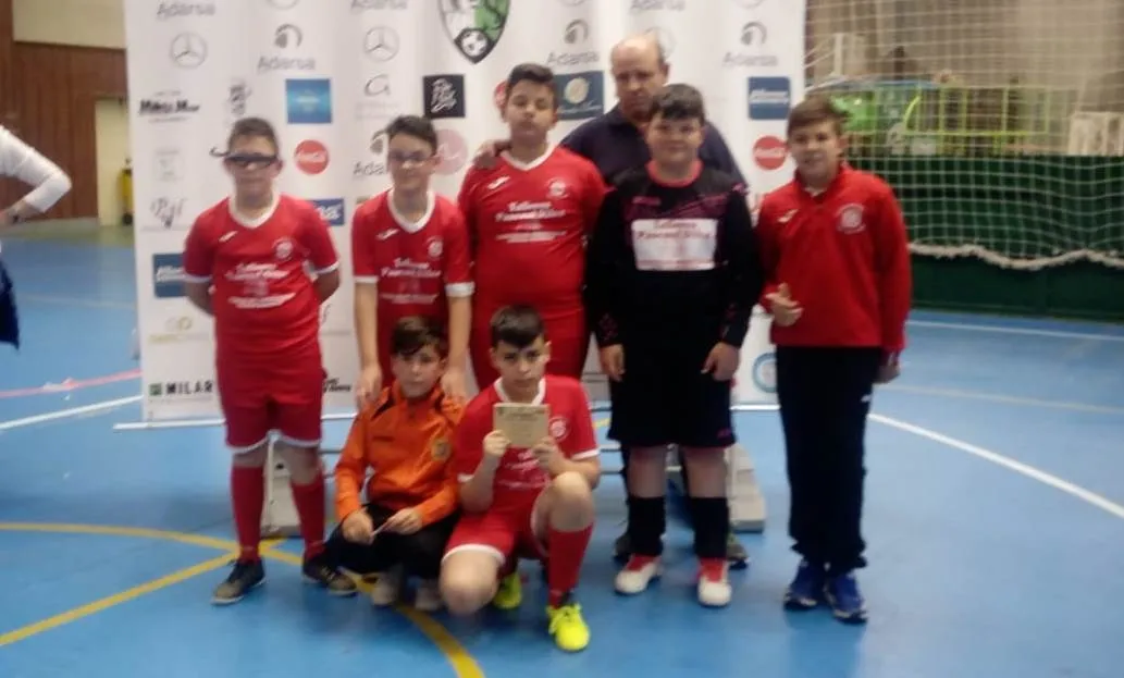 Foto 6 - El Alev&iacute;n B del III Columnas concluye 3&ordm; el Torneo AVIVA pese a no perder ning&uacute;n partido  