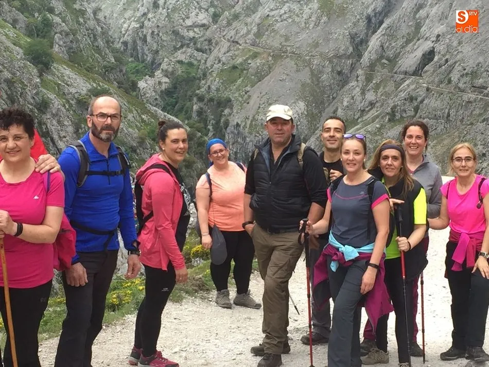 Foto 5 - Los senderistas del Abadengo recorren la ruta del Cares