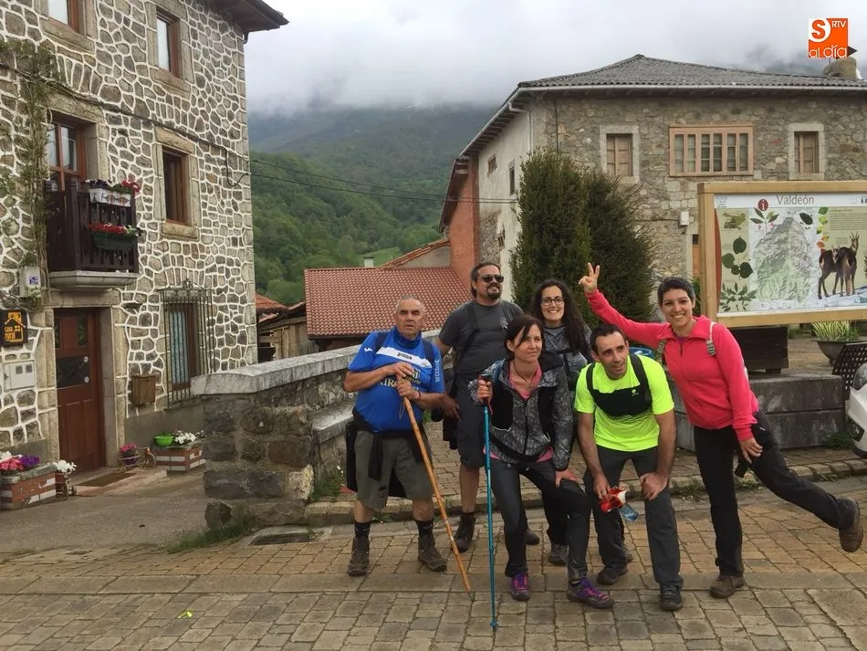Foto 4 - Los senderistas del Abadengo recorren la ruta del Cares