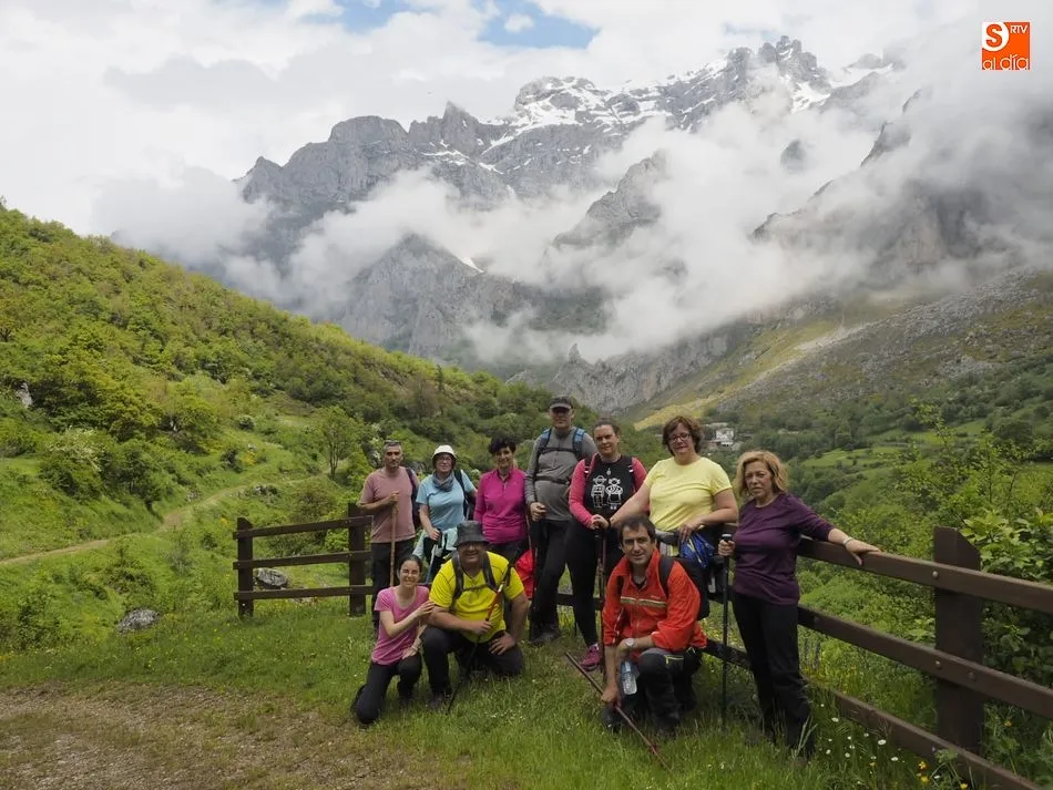 Foto 3 - Los senderistas del Abadengo recorren la ruta del Cares